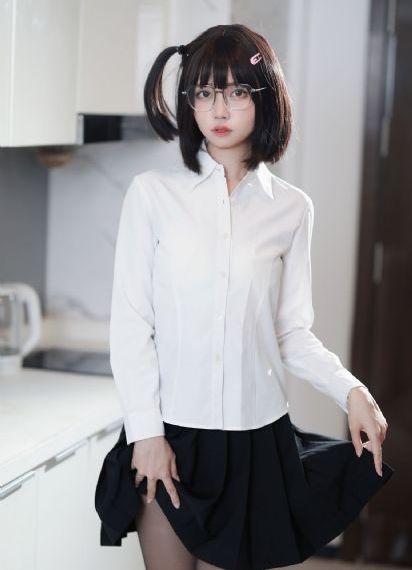 欧美最火模特写真视频_未删减完整版