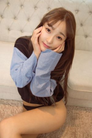 欧美短开衫毛衣街拍_1080免费播放